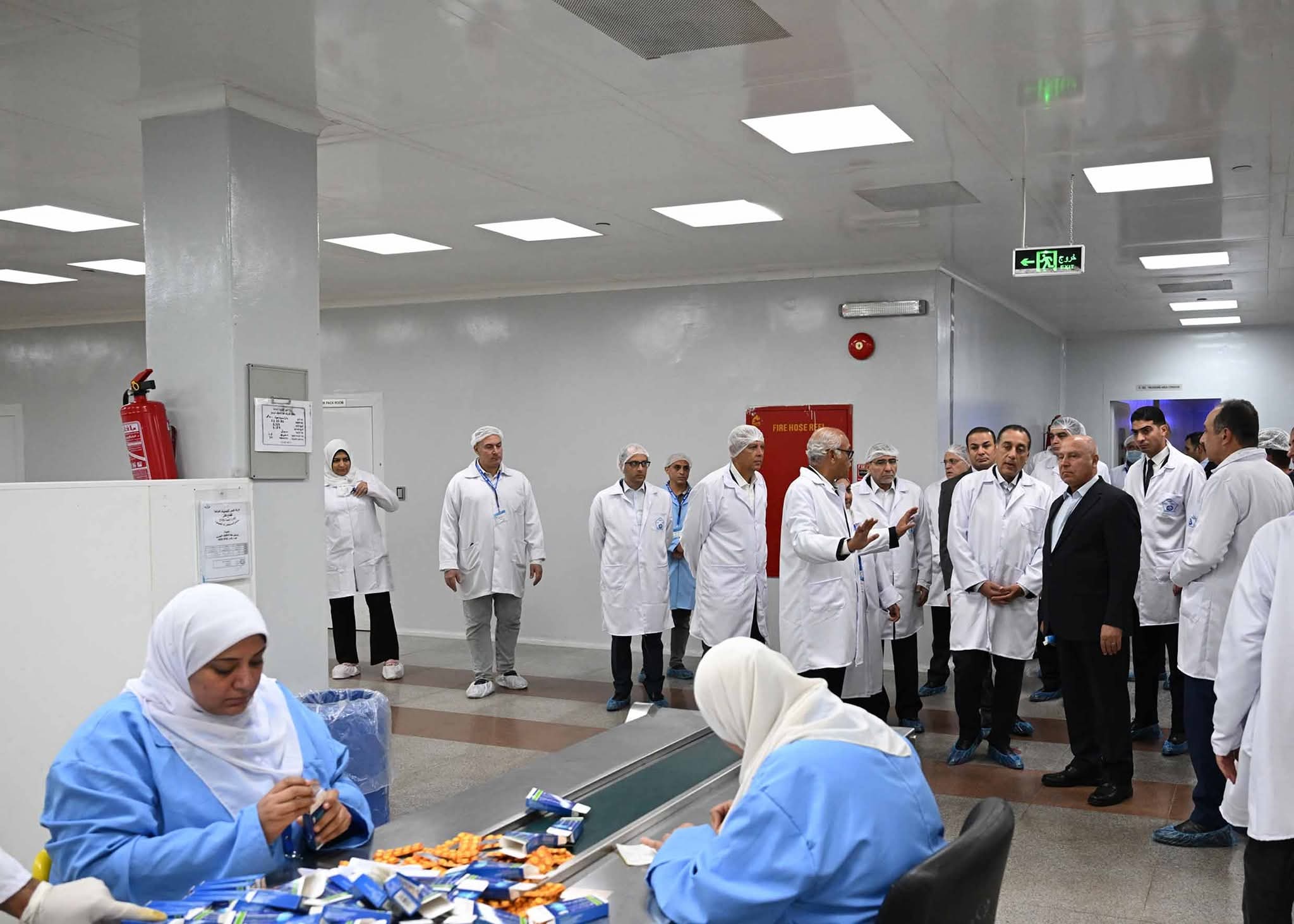 رئيس الوزراء يتفقد مصنع 
