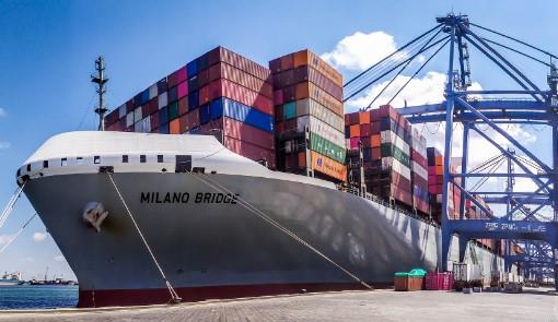 موانئ دمياط تسجل حركة نشطة في السفن والشحنات خلال الـ 24 ساعة الماضية