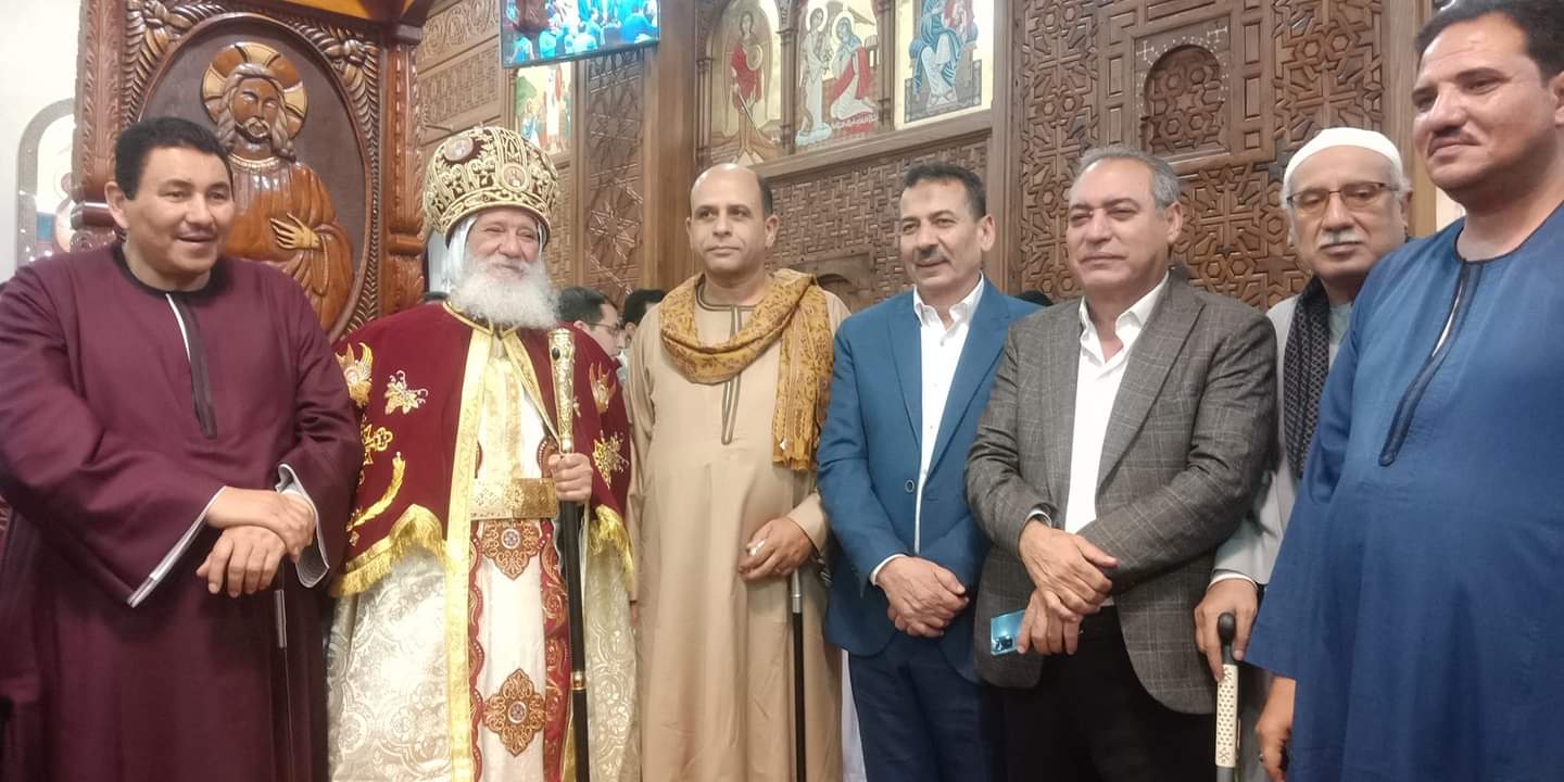 عوض يشارك الأخوة الأقباط احتفالهم بعيد القيامة ويقدم التهنئة لنيافة الانبا اشعيا بالمطرانية بطهطا 