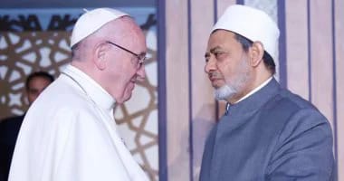 شيخ الأزهر ينعى أخاه البابا فرنسيس: كان رمزًا إنسانيًّا من طراز رفيع