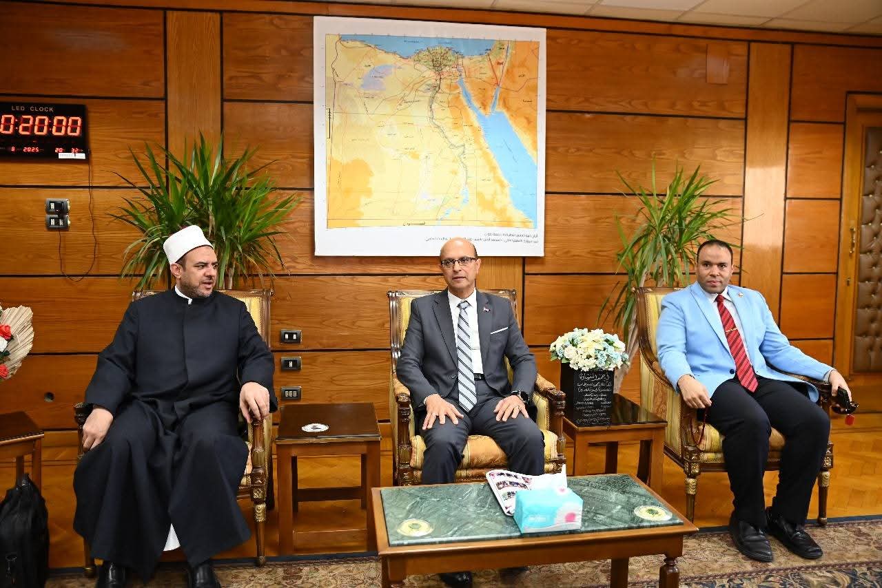 الدكتور المنشاوي يستقبل الأمين العام المساعد للجنة العليا لشئون الدعوة بمجمع البحوث الإسلامية لتعزيز التعاون الفكري والتوعوى