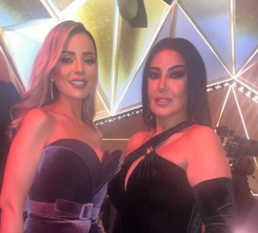 ريم البارودي تظهر مع سمية الخشاب في حفل joy awards