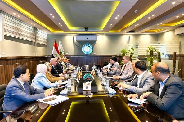 رئيس هيئة تنمية الصعيد يعقد اجتماعًا مع رئيس مركز تحديث الصناعة 