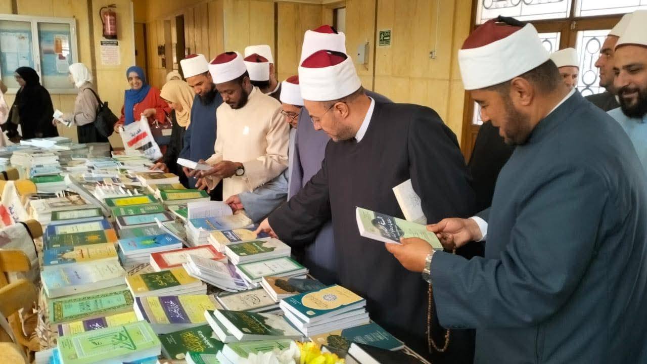 المجلس الأعلى للشئون الإسلامية يفتتح معرض الكتاب بكلية الدراسات الإسلامية والعربية بنات بالإسكندرية