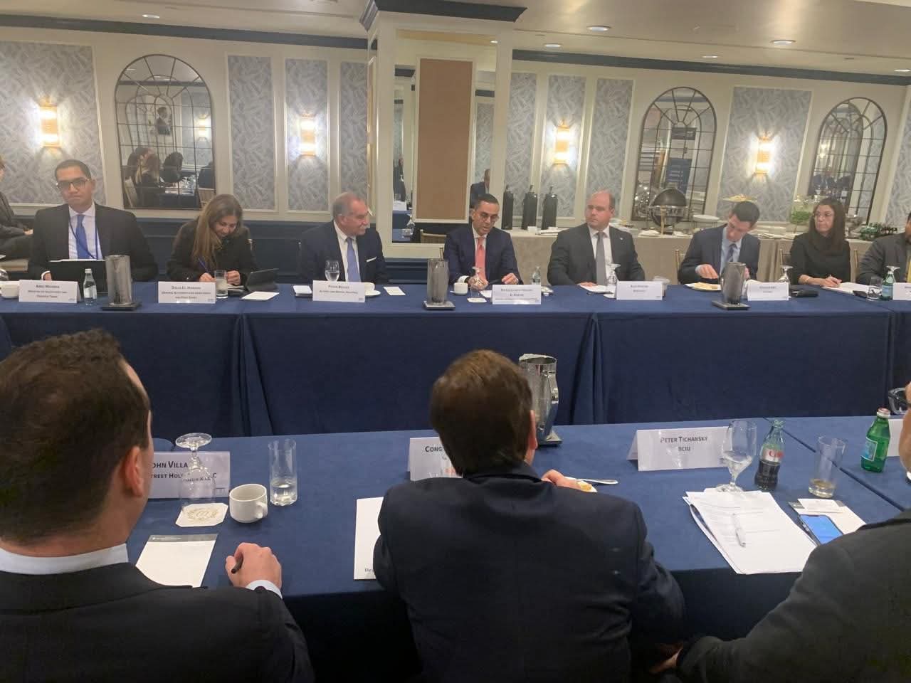 وزير الاستثمار والتجارة الخارجية يشارك في مائدة مستديرة بواشنطن نظمها مجلس الأعمال للتفاهم الدولي (BCIU)