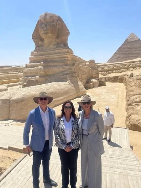 وزيرة التنمية المحلية ترافق الحاكم العام لأستراليا في جولتها السياحية بالأهرامات