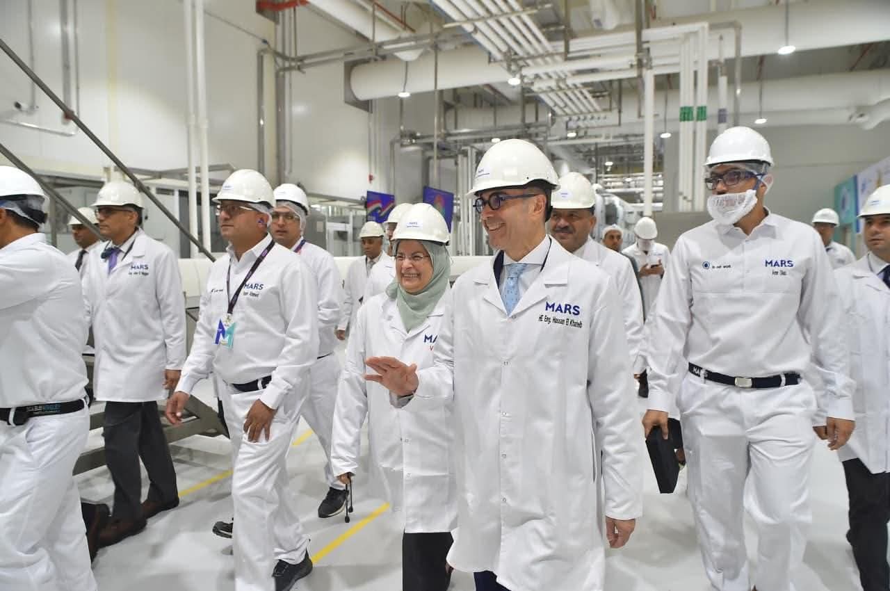 وزير الاستثمار يشهد تدشين خطوط الإنتاج الجديدة لشركة 