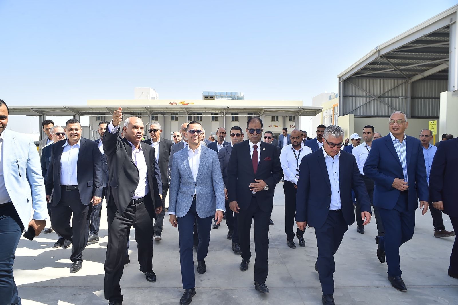 وزير الاستثمار والتجارة الخارجية يتفقد المركز اللوجستي الجمركي للمنطقة الاقتصادية لقناة السويس