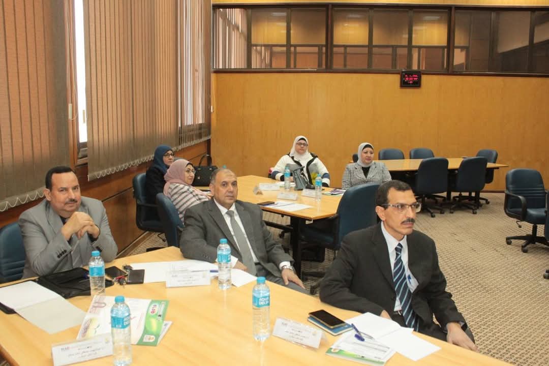 رئيس جامعة أسيوط يشهد افتتاح البرنامج التدريبي لتأهيل المتقدمين لشغل منصب عميد كلية