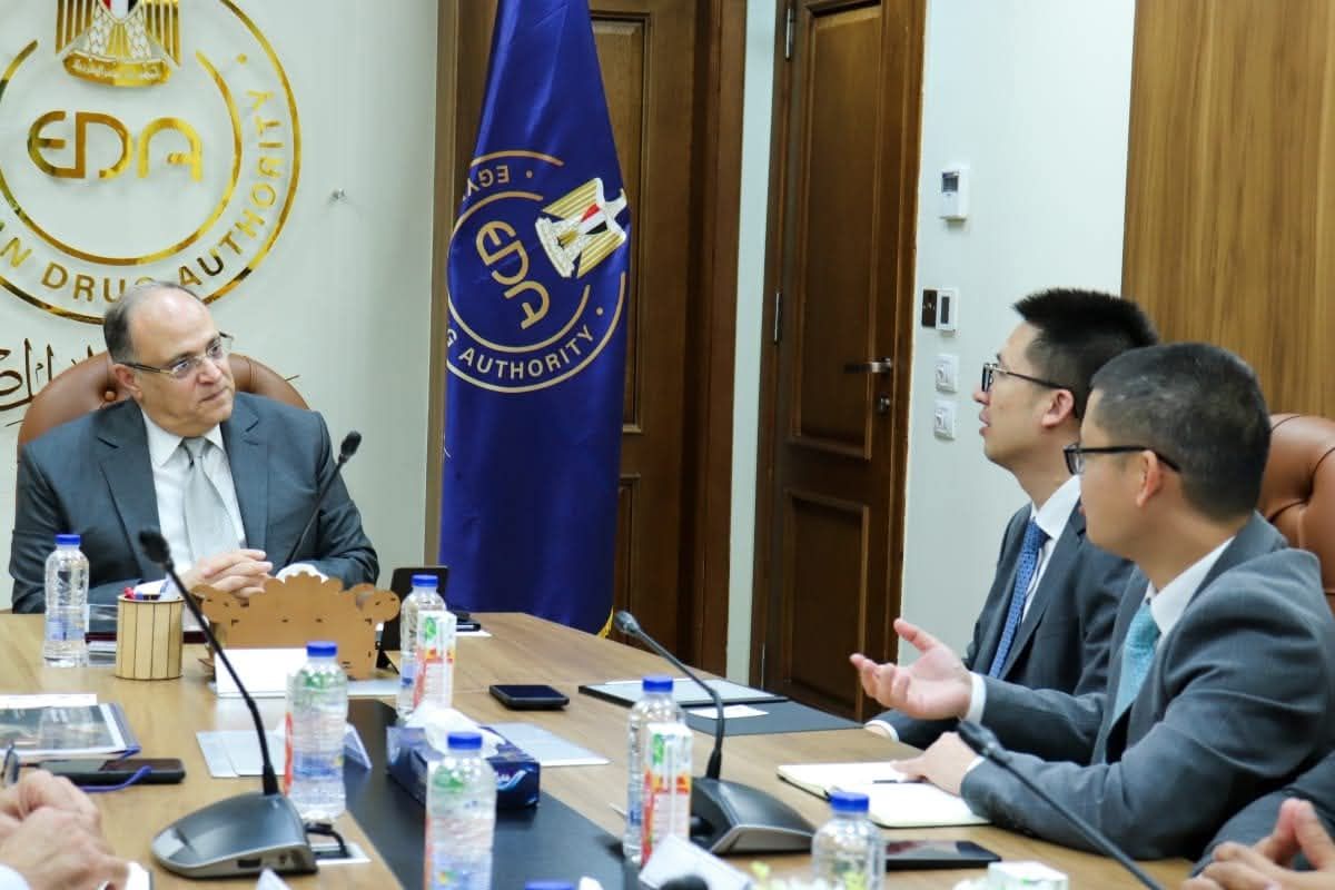 رئيس هيئة الدواء يبحث مع ممثلى هواوى مصر سبل تعزيز التحول الرقمى ودعم المنظومة الدوائية