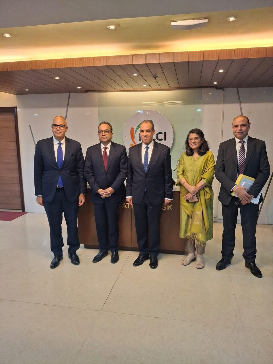 وزير الخارجية يلتقي رئيس اتحاد الغرف الصناعية والتجارية الهندية