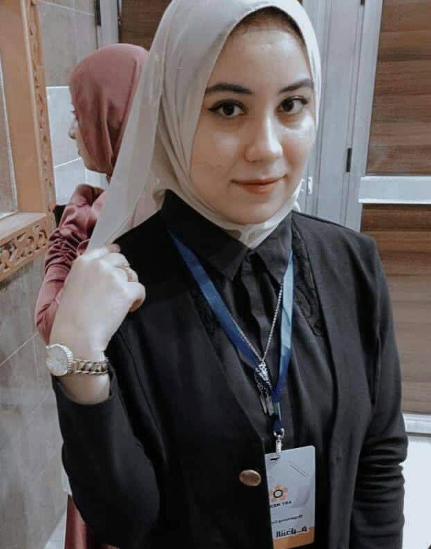 علاء حماد يبارك لكريمته نجاح القمه 