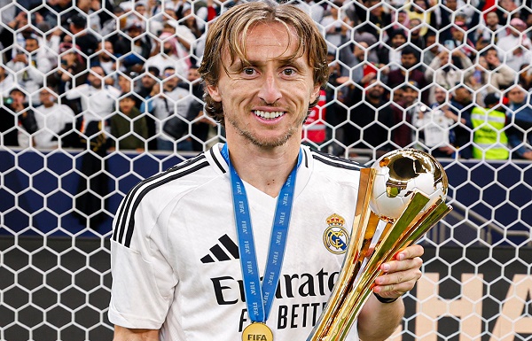 مودريتش: أحلم بالاعتزال في ريال مدريد