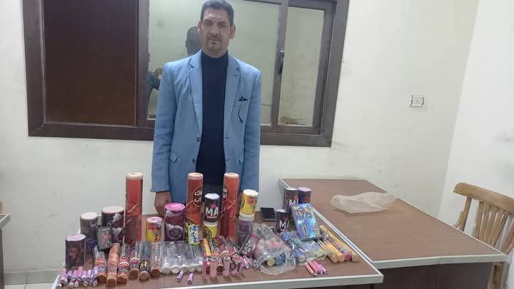 بحوزة بائع متجول  .. ضبط 200قطعة العاب نارية بالمنشاة سوهاج 