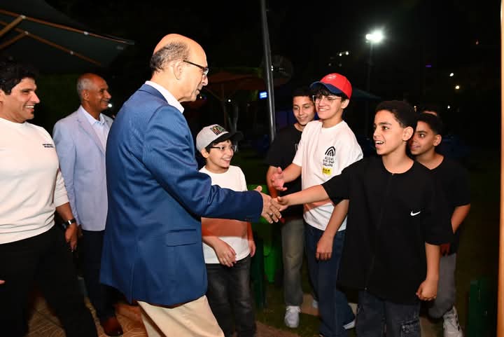 الدكتور المنشاوي يشارك رواد نادي الجامعة الجديد والقرية الأولمبية فرحة عيد الفطر