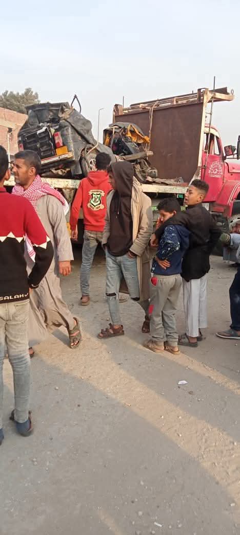 مصرع 5 أفراد من أسرة واحدة في حادث مروع بعد دهس توك توك بسيارة نقل بالصف