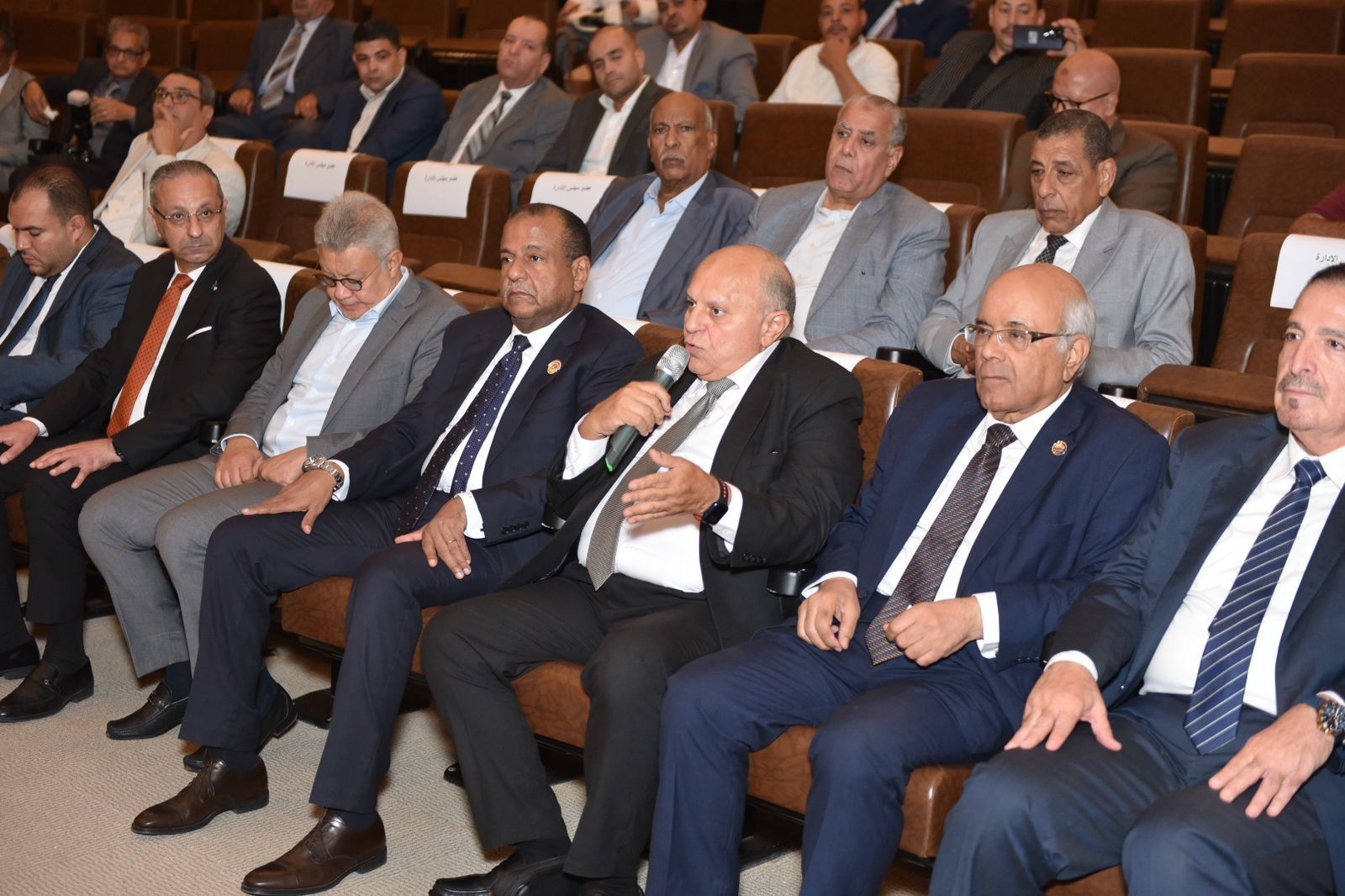 وزير التموين يجتمع مع رئيس الاتحاد العام للغرف التجارية وكبار المنتجين والسلاسل التجارية لبحث آليات ضبط الأسواق وتوافر السلع