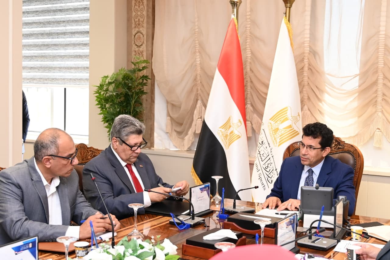 وزير الشباب والرياضة يجتمع مع شركاء الحملة القومية «شارك.. الكلمة كلمتك» 