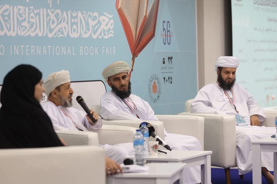 سيرة «العباقرة العمانيون» تُسرد بمعرض الكتاب