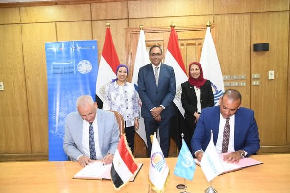 محافظ قنا يشهد توقيع بروتوكول تعاون لإقامة وحدات ترشيح طبيعي لتعزيز خدمات مياه الشرب بالحميدات