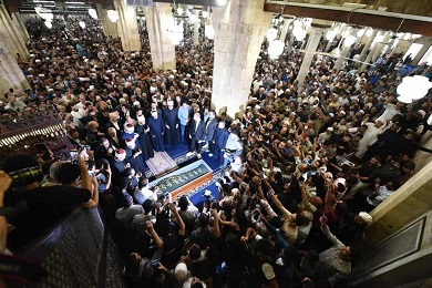 أداء صلاة الجنازة على فقيد الأزهر الدكتور أحمد عمر هاشم