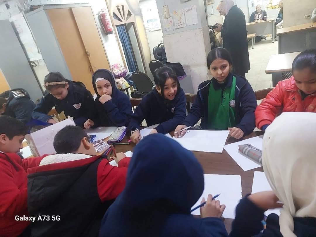 ورشة فن تشكيلي ببيت ثقافة أخميم