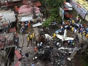 القائد سميت ساباروال لمساعده الطيار كلايف كندر