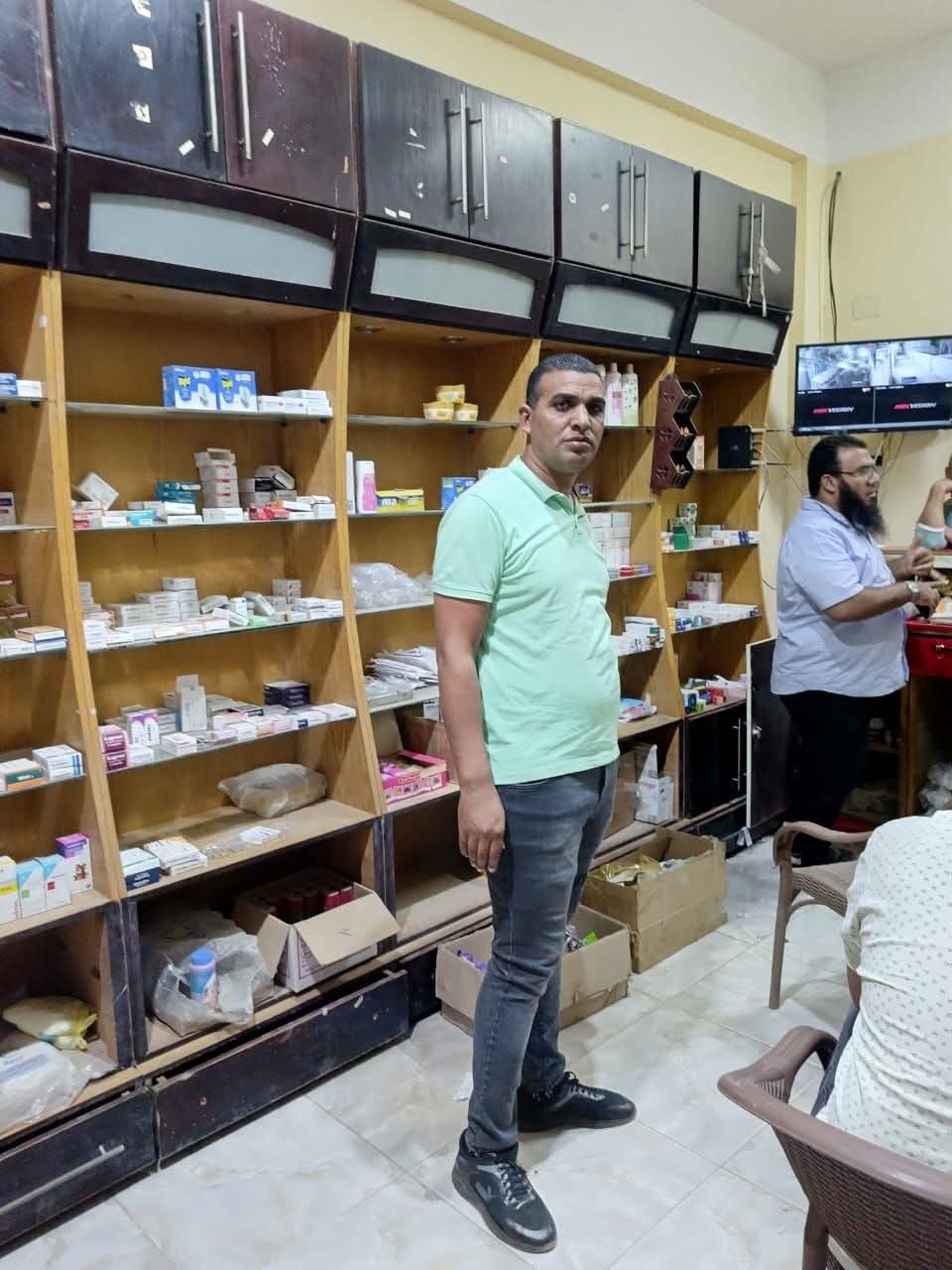 محافظ أسيوط: ضبط صيدلية غير مرخصة تحوي أدوية منتهية الصلاحية بمركز منفلوط