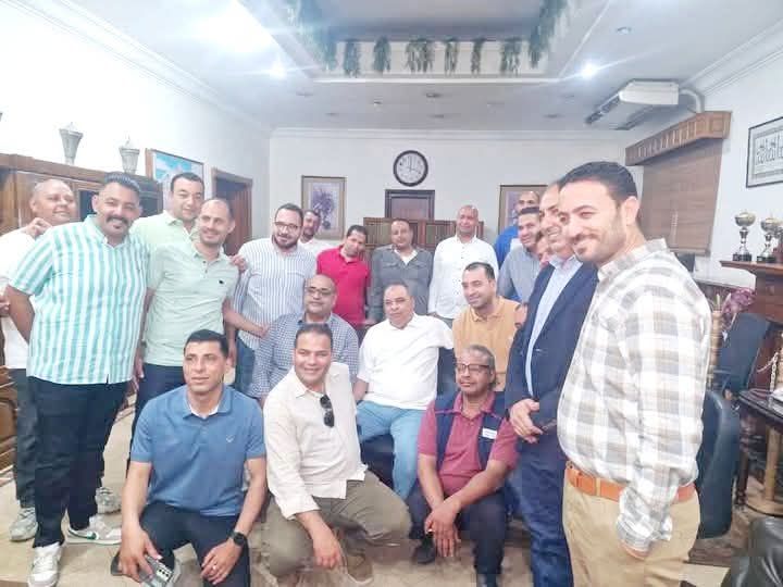 رئيس مجلس إدارة شركة جنوب القاهرة لتوزيع الكهرباء يكرم العاملين المتميزين بالضبطية القضائية 