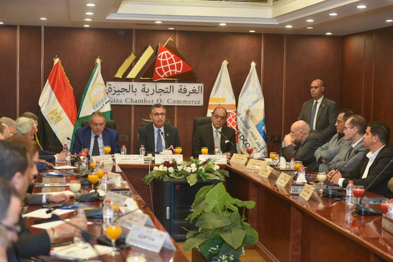 وزير التموين يجتمع مع شعبة تجار البقالة والمواد الغذائية بحضور رئيس الاتحاد العام للغرف التجارية