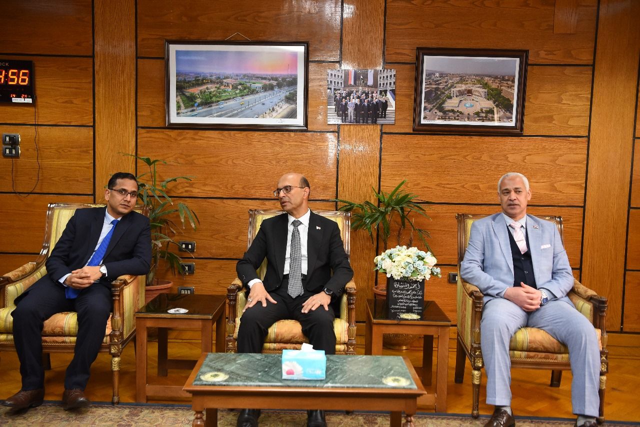 رئيس جامعة أسيوط يستقبل الدكتور بركاش كومار مدير المركز الثقافي الهندي لتعزيز التعاون الثقافي والأكاديمي