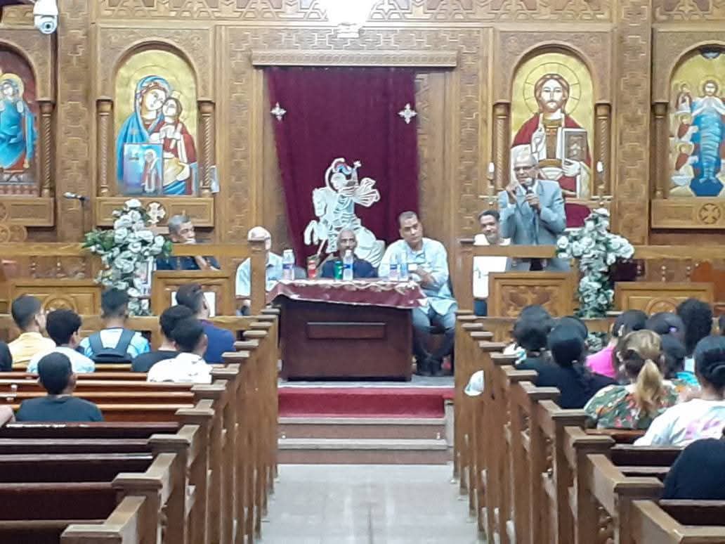 مدير تعليم كوم امبو يعقد ندوة تثقيفية عن البكالوريا بكنيسة الشهيد العظيم مار جرجس المحطة 