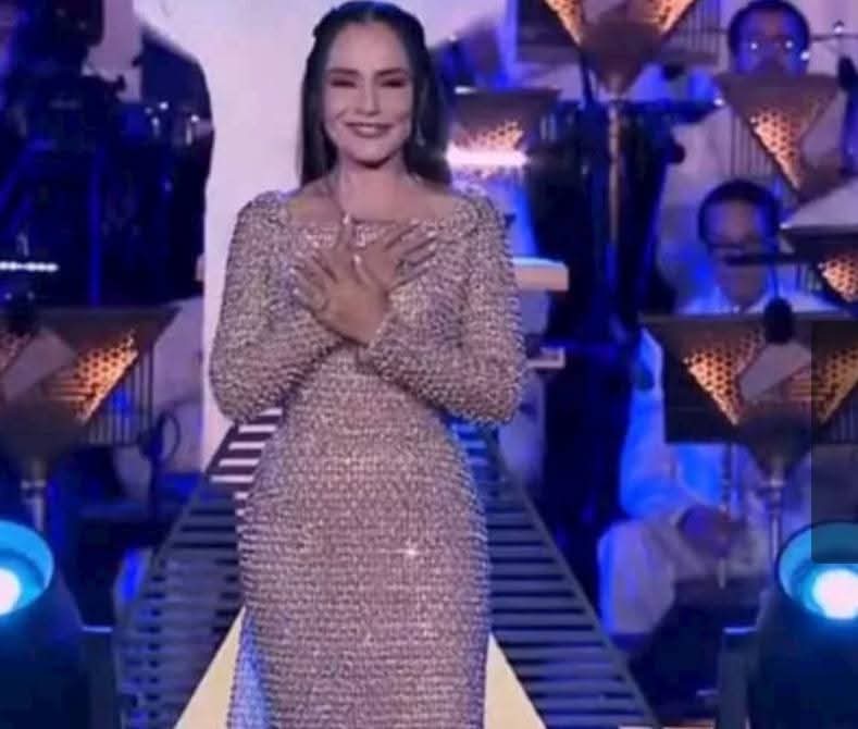 عودة البهجة ٠٠ شريهان تسحر الحضور بفستان فرعوني في حفل افتتاح المتحف المصري الكبير 