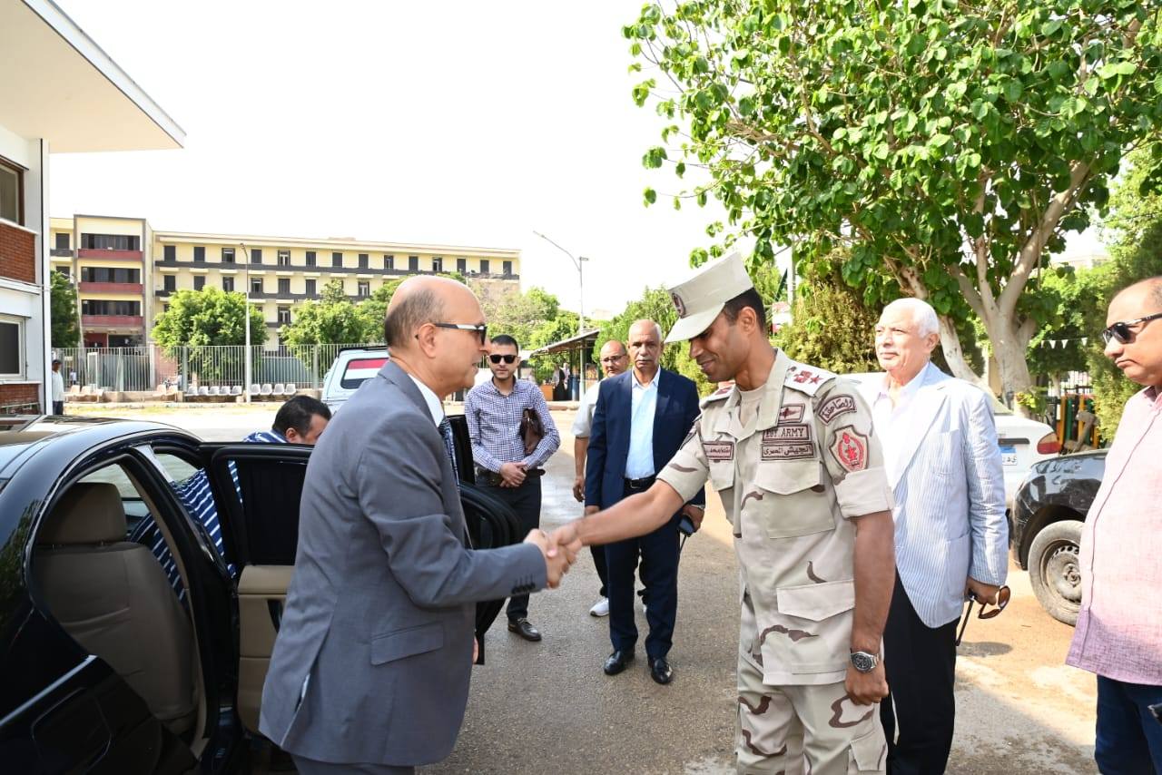 المنشاوي يتفقد إدارة التربية العسكرية بجامعة أسيوط ويوجه بتوفير بيئة تدريبية متكاملة للطلاب