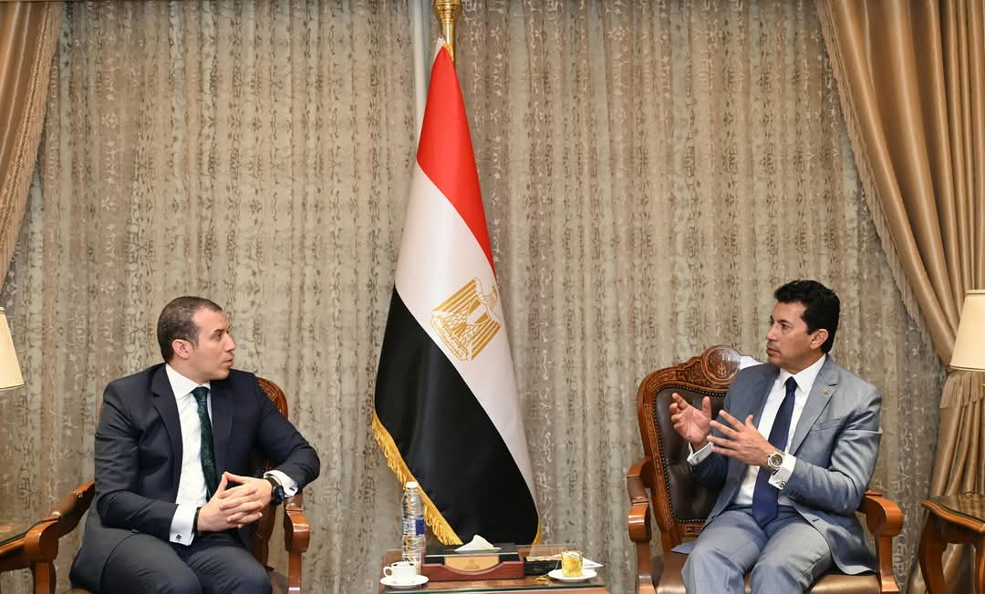 وزير الشباب والرياضة يلتقي رئيس هيئة الإسعاف