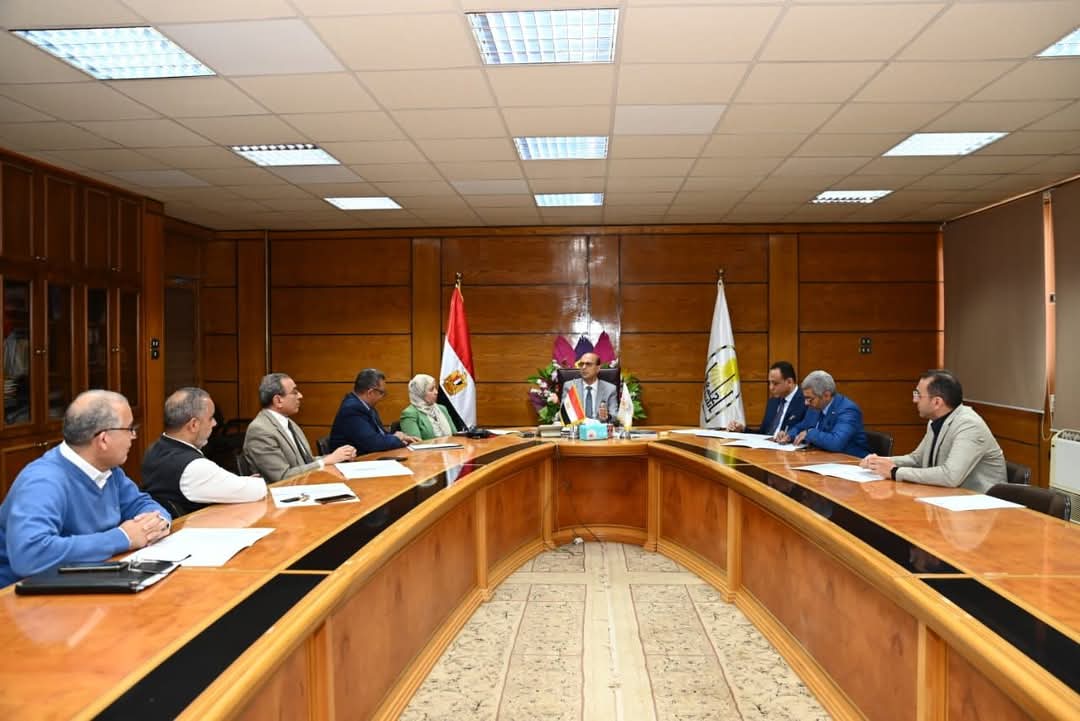 بعد تجديد تشكيله.. الدكتور المنشاوي يجتمع بمجلس إدارة مركز الخدمة العامة لشبكة المعلومات بجامعة أسيوط