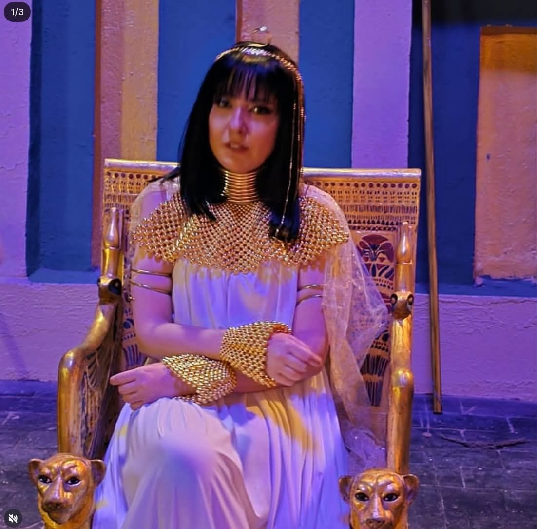 مي كساب تتألق بإطلالة فرعونية تخطف الأنظار... نجمة تضيء الأجواء بفخامة الملوك وروح المتحف المصري الكبير