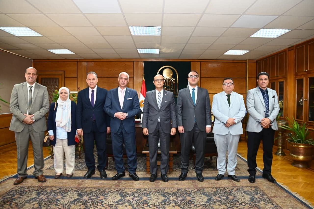 الدكتور المنشاوي يترأس اجتماع لجنة الوظائف القيادية لاختيار مدير عام نظم المعلومات والتحول الرقمي وأمين كلية الخدمة الاجتماعية جامعة أسيوط