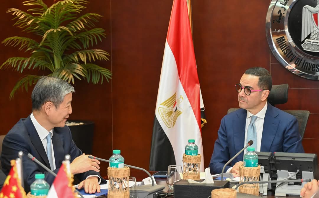 وزير الاستثمار والتجارة الخارجية يلتقي السفير الصيني بالقاهرة