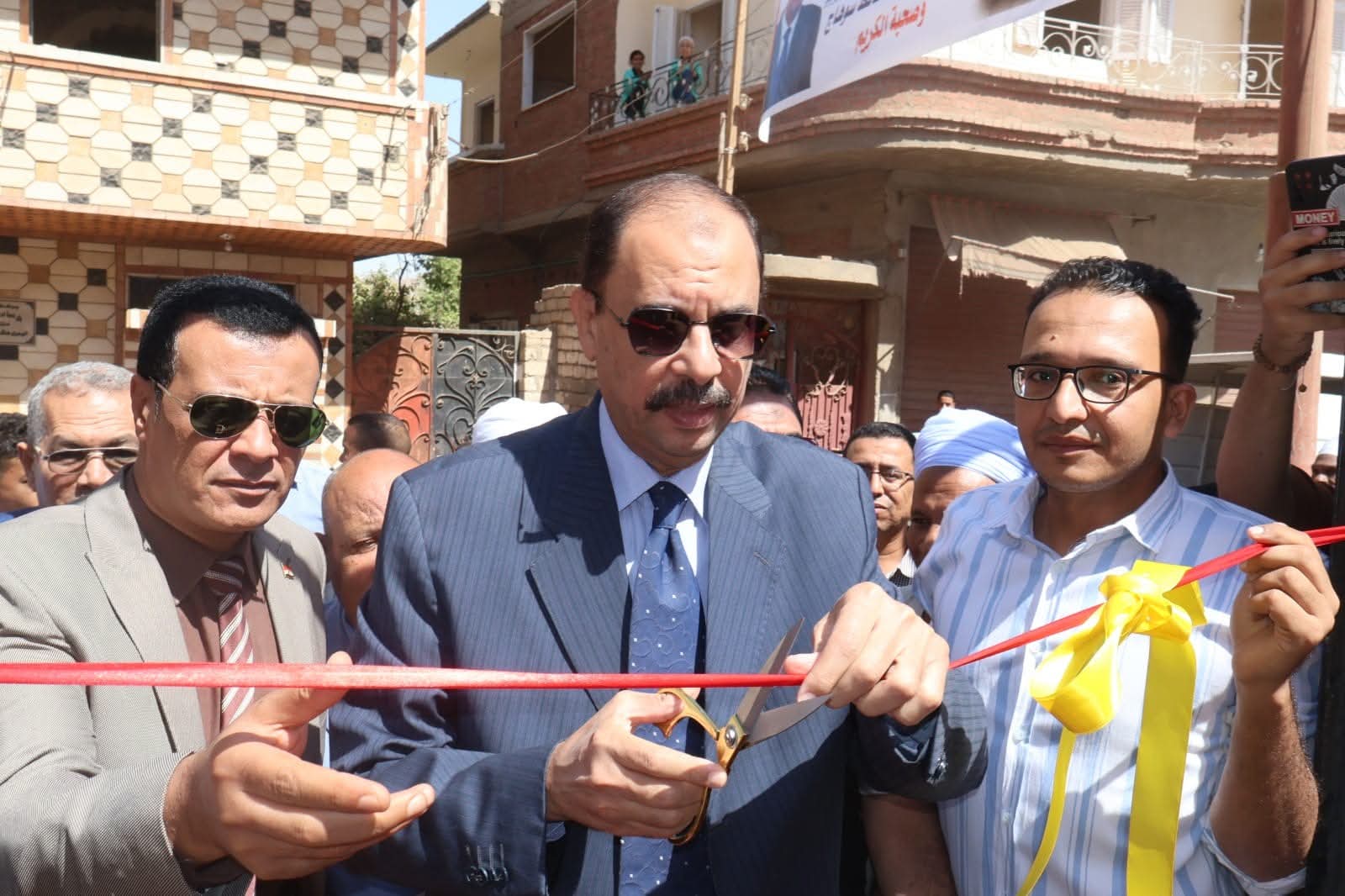 محافظ سوهاج يفتتح مدرسة 