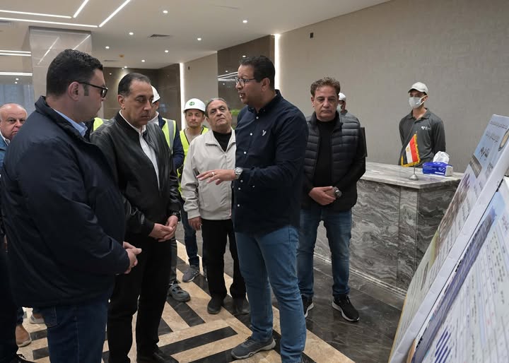 رئيس الوزراء يتفقد مشروع أبراج 