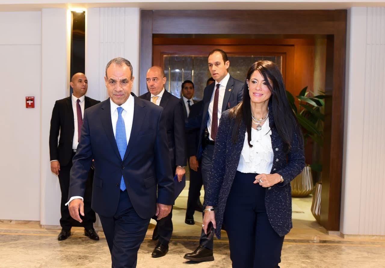 الوزراء يبحثون تعزيز التعاون لدعم التنمية الاقتصادية والترويج للسردية الوطنية بالخارج