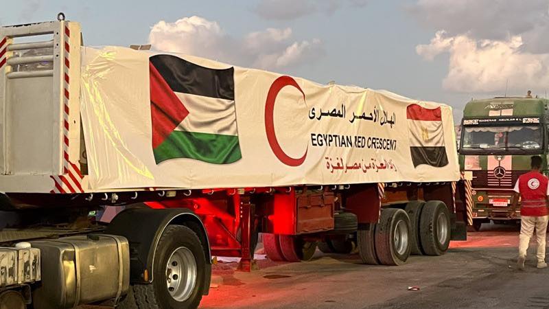 الهلال الأحمر المصري وقافلة «زاد العزة» مصر تضرب بسلاح الإنسانية في قلب الأزمة بغزة