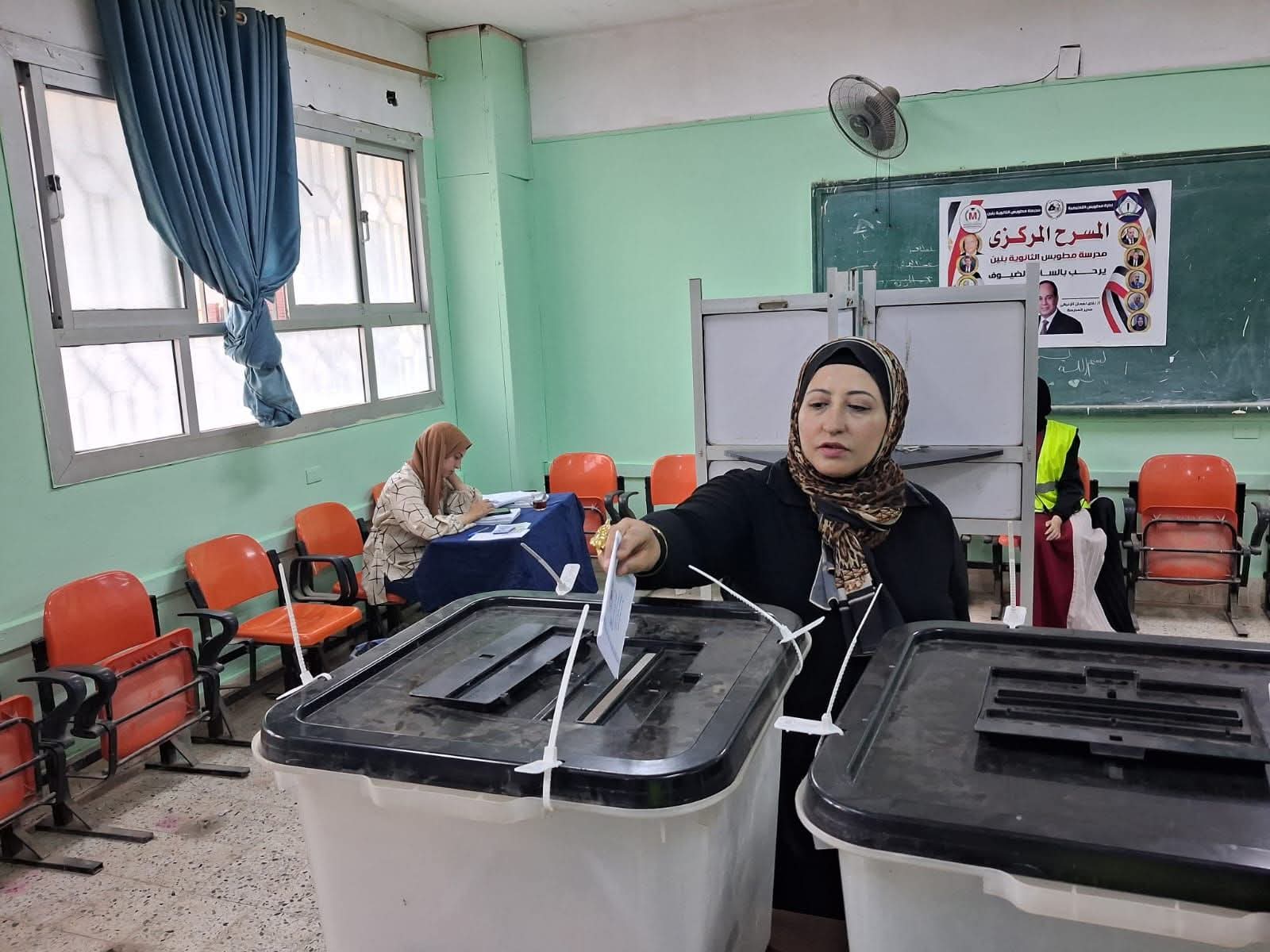 امين حزب الشعب الجمهورى بمطوبس تدلى بصوتها فى انتخابات مجلس الشيوخ