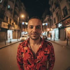 مصطفى قمر يعود بقوة ويتصدر التريند بأغنيته الجديدة 