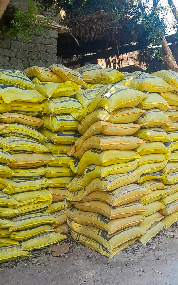 ضبط 84 طن أسمدة زراعية وأعلاف مجهولة المصدر و657 كرتونة مقلدة لزيت التموين بسوهاج