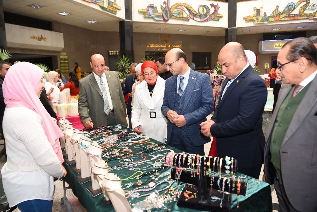 رئيس جامعة أسيوط يشهد افتتاح ملتقى 