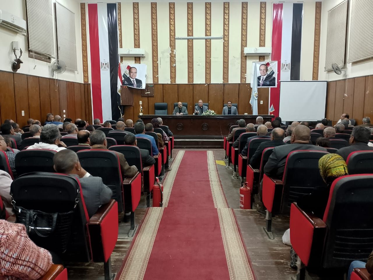 وكيل وزارة التربية والتعليم يجتمع بالمعنيين بالمتابعة الميدانية للمدارس لمناقشة تكثيف الجهود 