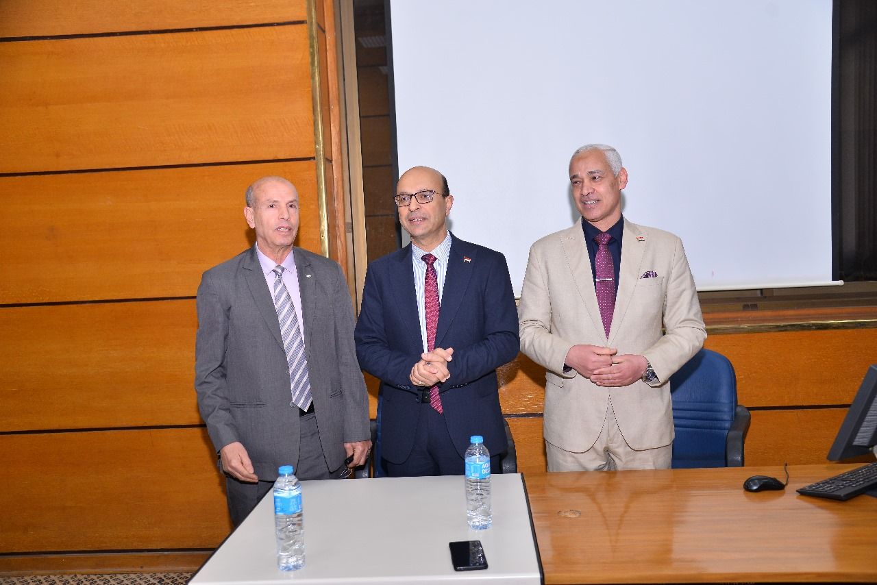 اختتام فعاليات البرنامج التدريبى لتأهيل المتقدمين لشغل منصب عميد كلية