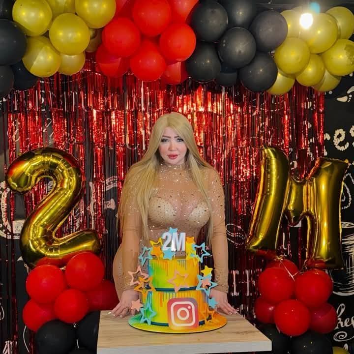 الفنانة الاستعراضية بوسي تحتفل بحصولها ٢مليون متابع بإنستجرام 